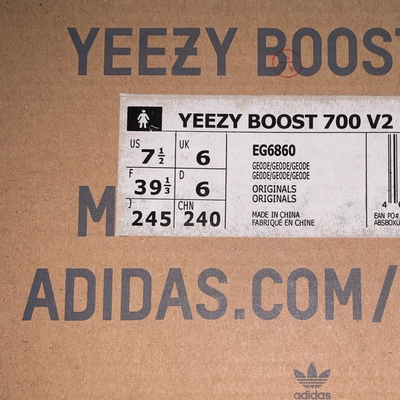 Adidas Yeezy Boost 700 V2 Geode 7.5 Womens - Picture 9 of 9
